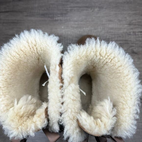 UGG~Women's~Chestnut Bailey Bow II~Short Sheepskin Boots(1016225)~Size 6 - Picture 10 of 12